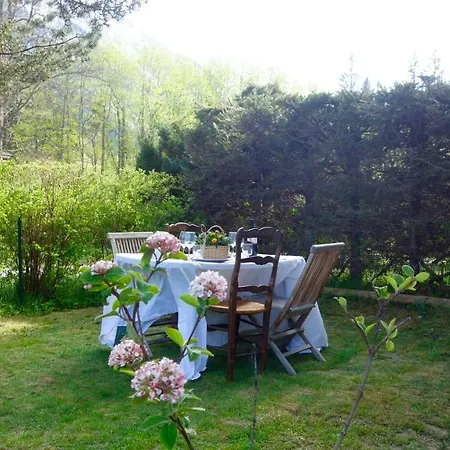 Bel , Son Jardin Et Le Lac *